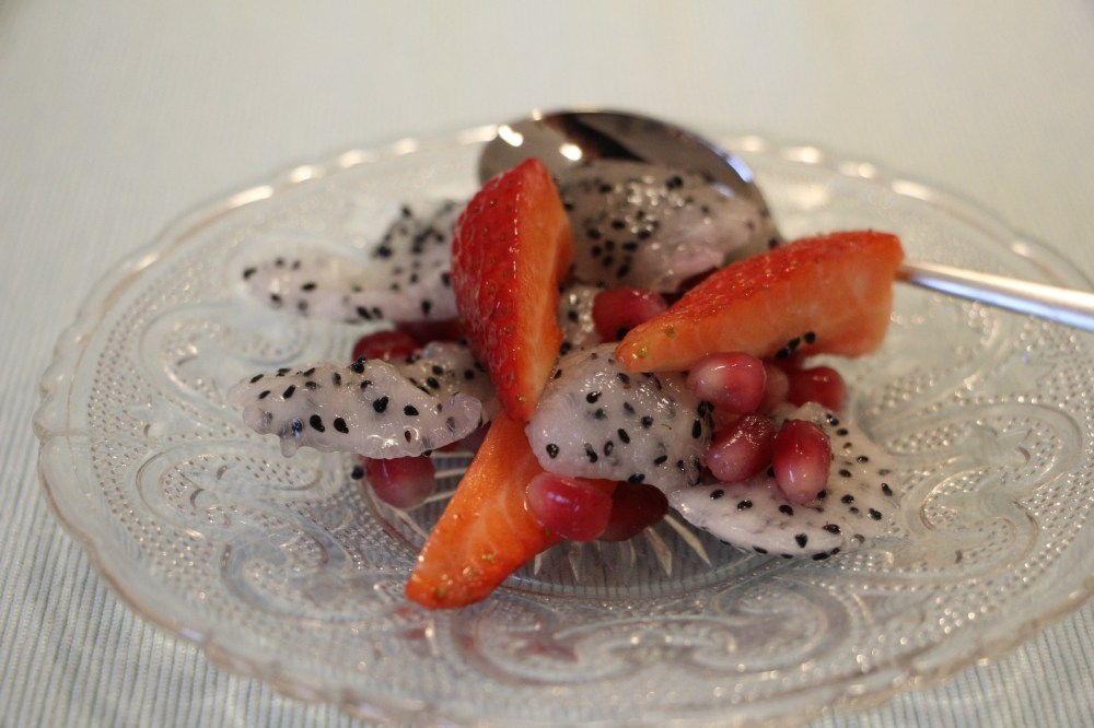 Obstsalat mit Pitahaya