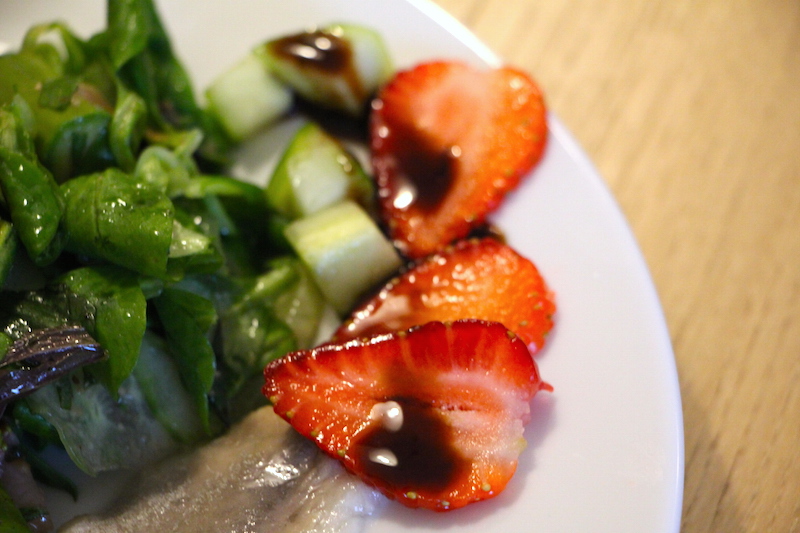 Matjesfilet und Erdbeeren