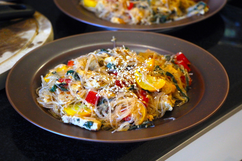 Glasnudelpfanne mit Mangold